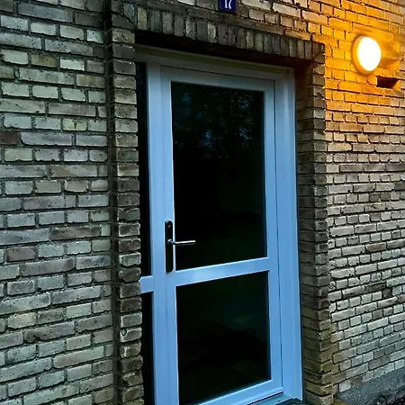 Apartment Dejlig 2 Vaerelses Lejlighed *